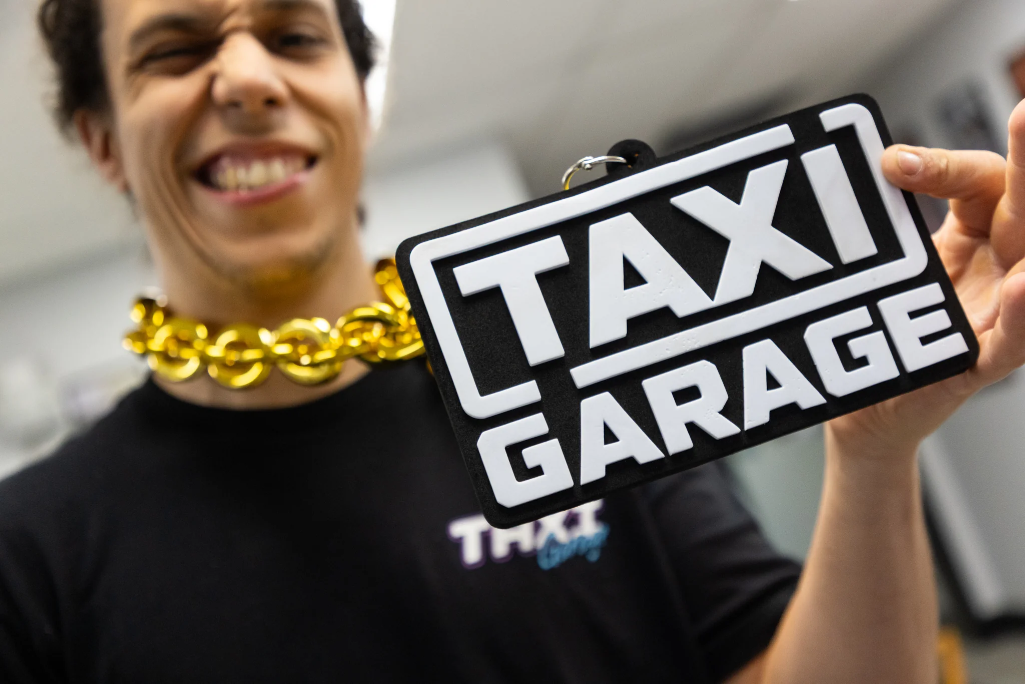 Taxi Garage GOLD chain - Image 2